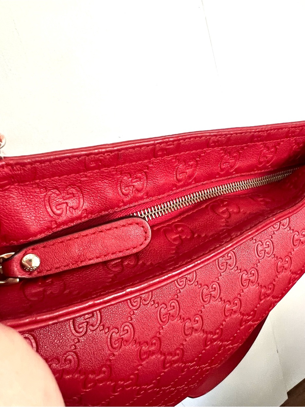 Gucci Guccissima Red Leather GG Logo Large Crossbody Slim Messenger Bag - Picture 7 of 10